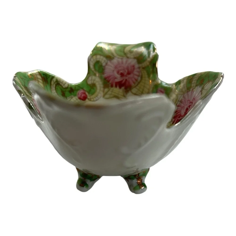 Fluted 4 Footed Bowl Nut‎ Dish Hand Painted unmarked vintage